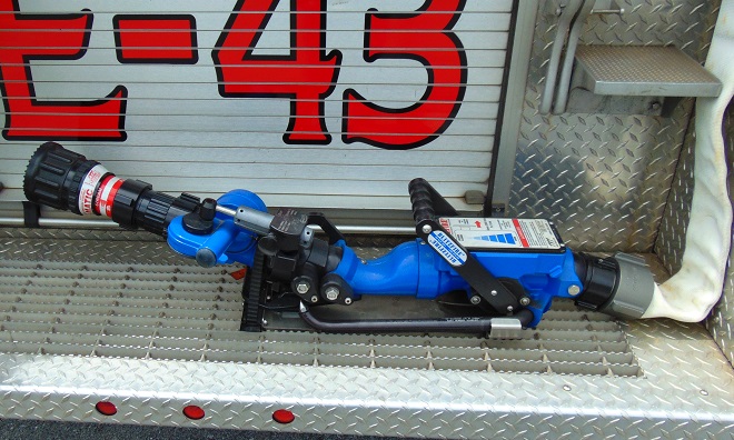 A portable pre-connected "step gun" for firefighting.
