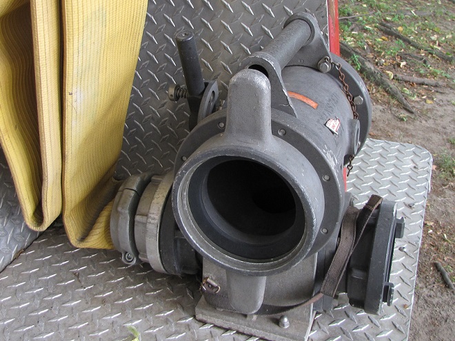 4-way "Humat" Hydrant Valve Preconnected to Large Diameter Hose